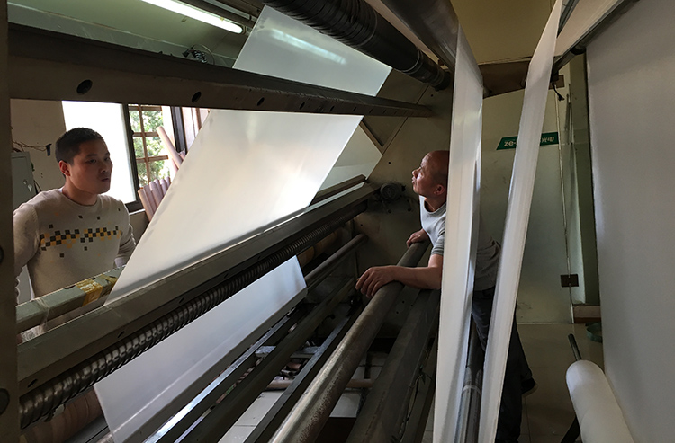 廣東網布廠家告訴您環境是否對網布質量有影響